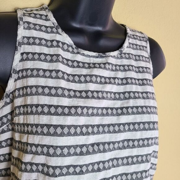 Monteau Sleeveless Diamond Print Top - Picture 3 of 8